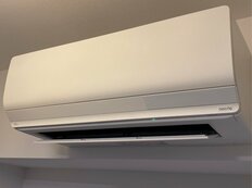 夏でもクーラーつけずに12年間過ごす40代男性を直撃　連日の猛暑、熱帯雨林並みの日本の夏