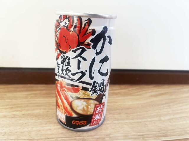 『カニ鍋スープ雑炊仕立て』缶を撮影した画像　（撮影／編集部）