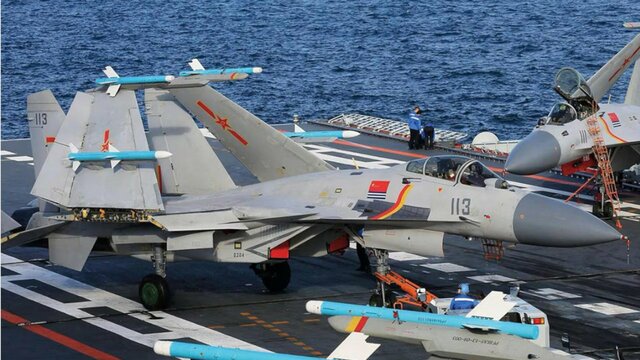 中国の戦闘機　J-15