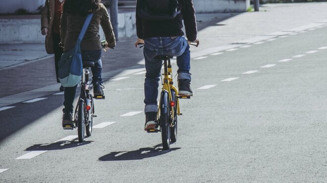 4月導入の「青切符」で自転車の交通違反が厳罰化　信号無視や逆走で即反則金…知らなかったでは済まない“通勤チャリ”の新常識の画像
