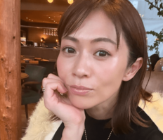 畑野ひろ子、ツヤツヤロングヘアの14歳娘が“顔出し”で『STORY』母娘共演！