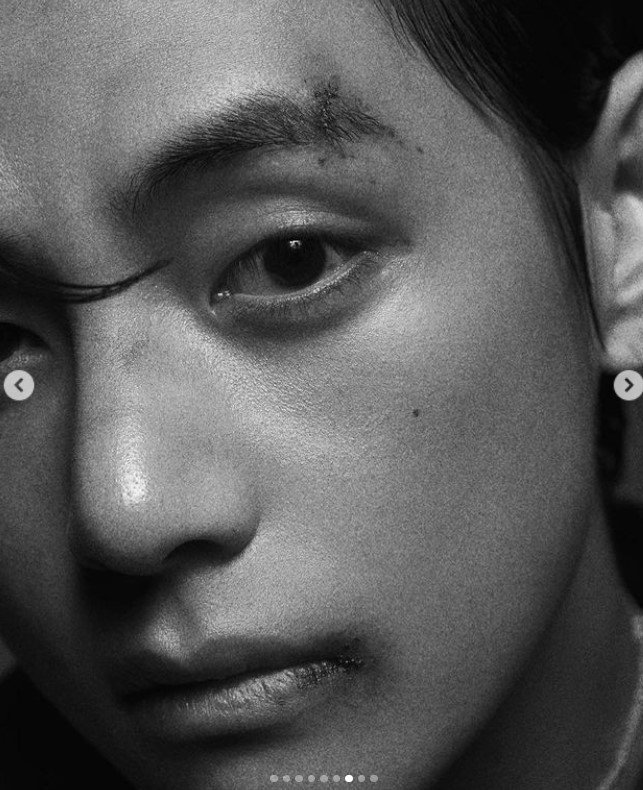 BTSのVが｢きっちり七三｣の“おやじヘア”に大胆イメチェン!? ｢ビックリだけど似合ってる｣｢テテは何をやってもイケメン｣驚嘆の声! 【画像】の画像