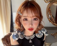 「完璧すぎて眩しい」明日花キララ、脂肪吸引・豊胸疑惑否定！“162センチ骨格フィギュア”全身ショット公開