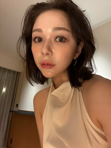村重杏奈、セレブに人気の“ハイレグボディスーツ”姿披露 日本では