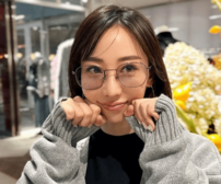 バチェラー黄皓と泥沼離婚協議報道の秋倉諒子、美脚あらわな元気いっぱいテニス姿公開も「無理して元気そうにしてる」の声