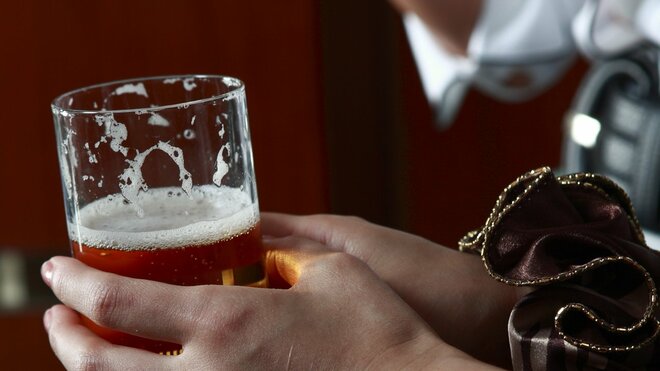 スナックママ「禁断の本音」　飲み方、金払い、下ネタからカラオケの歌い方まで…“お作法”を覚えて青春プレイバックの画像