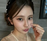 「麗しくて美人」“芸能人7人の元カノ”小澤美里、ツヤツヤ背中ぱっくり黒コーデで魅了！