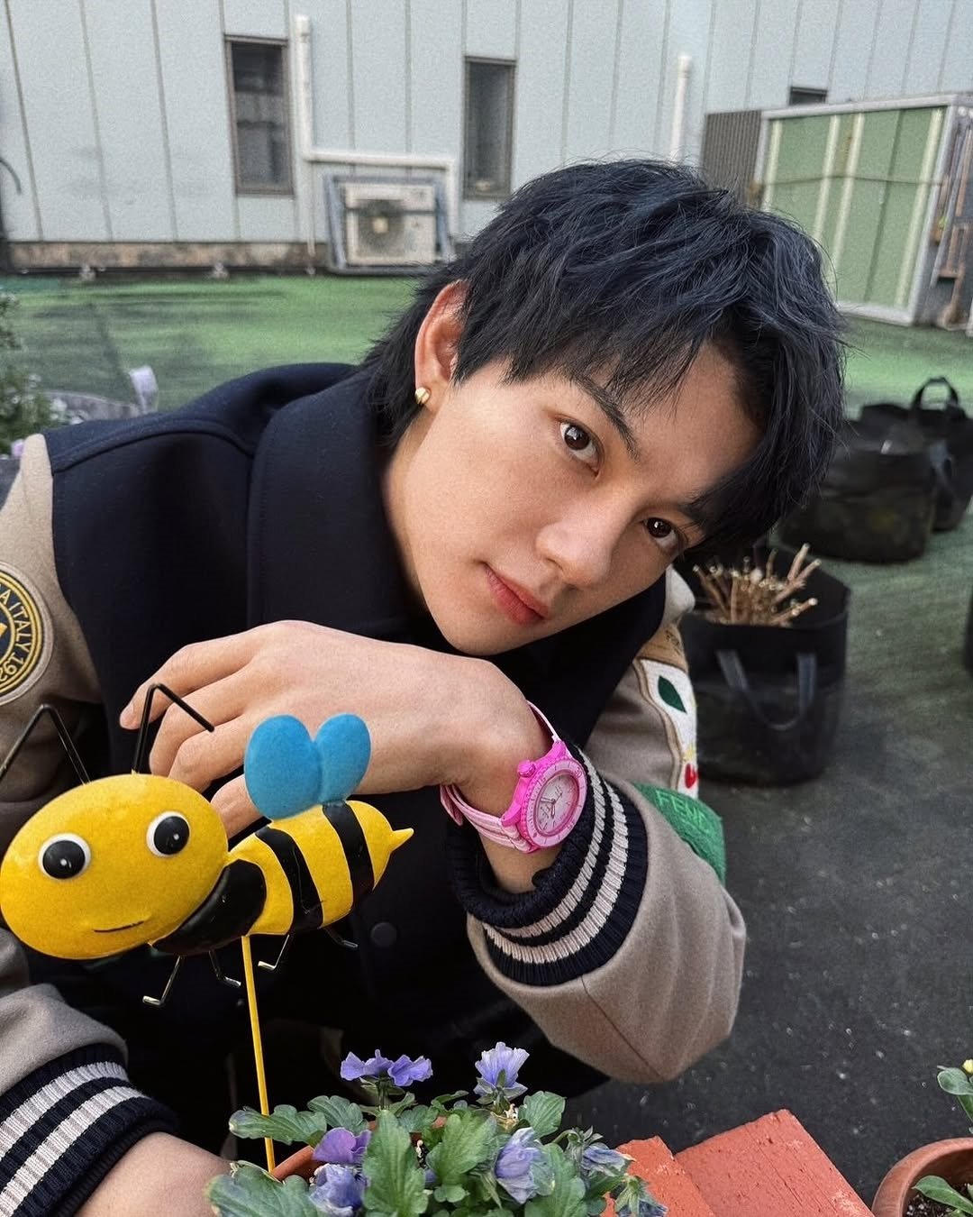 いかちぃのもイイじゃん」M!LK・佐野勇斗、顔までタトゥーまみれの