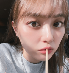 「最強の白Tシャツだ」内田理央“乾燥機10回以上かけた”1200円のファミマTシャツ姿がおしゃれ！「飾らない感じ素敵」「首周りとか伸びてないし、すごい」