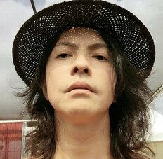 「直視できない」ラルク・hyde、丸出しの“びっしりタトゥー”が物議…美しいビジュとのギャップに戸惑いも