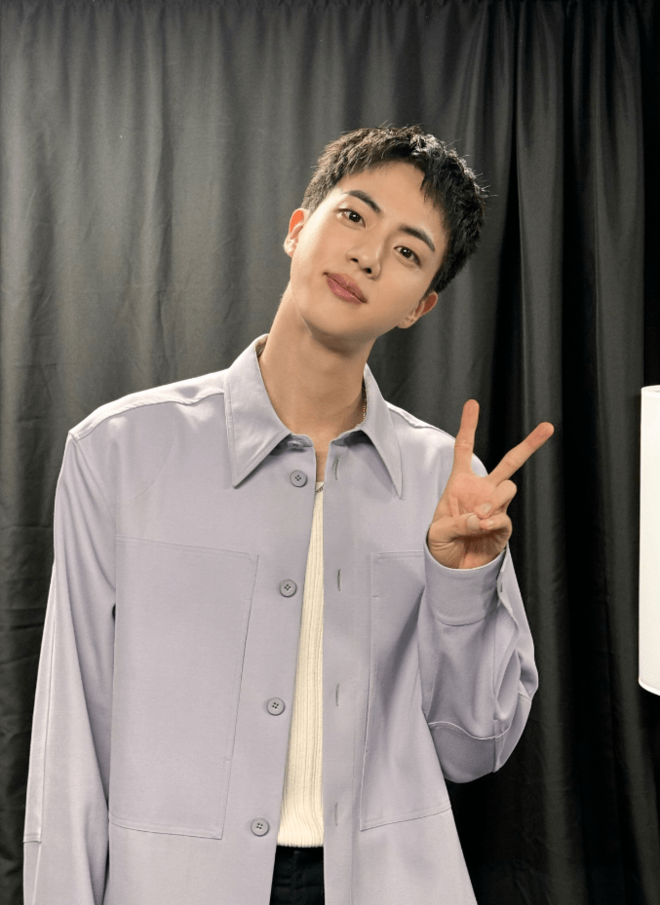 “超異例1000人ハグ”BTS・JIN、完璧カムバック報告に世界が沸騰 “空中分解”BIGBANGの二の舞回避への画像
