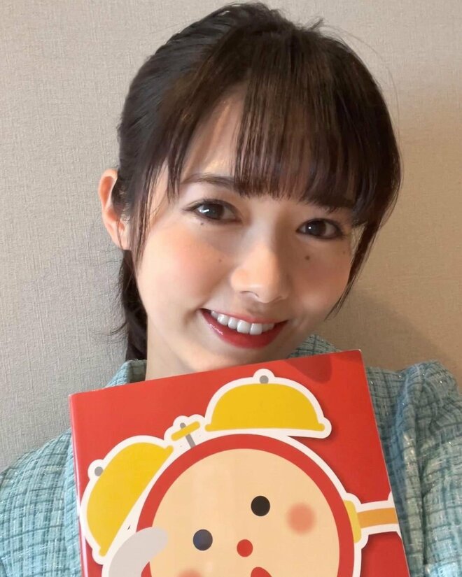 「めっちゃ可愛いすぎる」“29歳差婚”『めざましテレビ』お天気キャスター・谷尻萌、愛犬と戯れるプラべ投稿に「キュンキュン」の画像