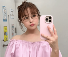 鈴木奈々、“52キロ”ヘソ出しショーパン姿の健康美に「理想の体型です」　4年で体重5キロ増の体型変化で新境地