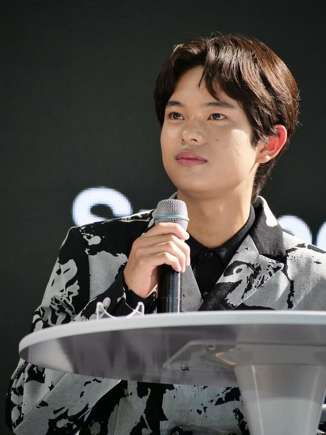 「手が綺麗すぎるのよ」『国宝』出演・黒川想矢15歳、タトゥーから一転“白エプロン蕎麦打ち”姿で魅了の画像