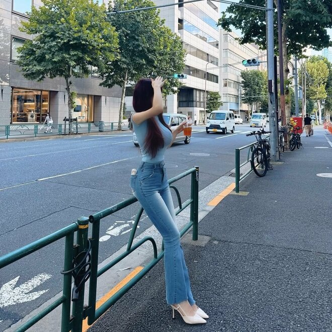 「リアルハンコック」登録者30.9万人“謎の異次元ボディYouTuber”がついに顔出し 爆美女ぶりに驚きの声「パク・ミニョン似」の画像