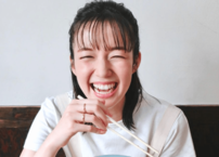 「可愛すぎます」佐藤栞里、美くびれ全開“大胆ヘソだし”『ar』オフショに反響！