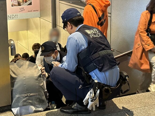 「人気アニメのカバンを持っていたら職質を受けた」が話題！都市伝説も飛び交う「職質」のリアルを元神奈川県警刑事に聞いたの画像