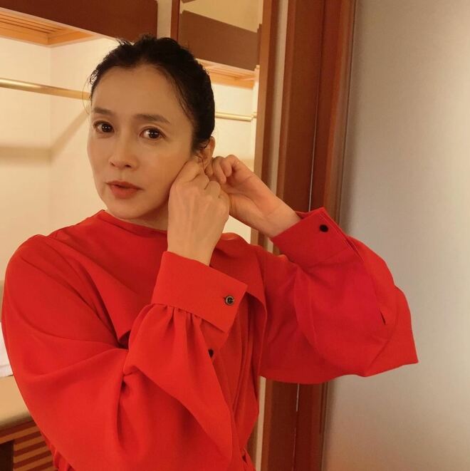 坂井真紀54歳、ナチュラル「不変ルックス」に称賛 YUKI＆石田ゆり子も「不老アラフィフ」に注目が集まるワケの画像