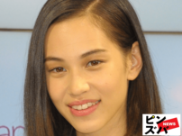 「ビューティフル」水原希子、水中に浮かぶ“まるで人魚”な幻想的ショットでファンを魅了！