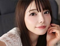 「タトゥーいれたの？」上原亜衣、公園の滑り台で無邪気な笑顔　“右腕のエンジェル”に視線集中