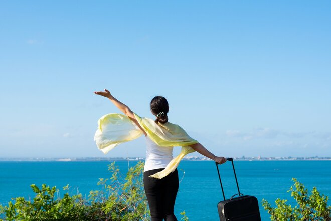 「ソロ活」のイメージが“寂しい”から“豊か”へ…「ひとり参加ツアー」が人気を集めるワケの画像