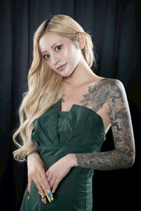 『ラヴ上等』“びっしりタトゥー”の美人キャバ嬢、“韓国風お姉さん”に大変身ビジュ公開に「余計垢抜けて見える」