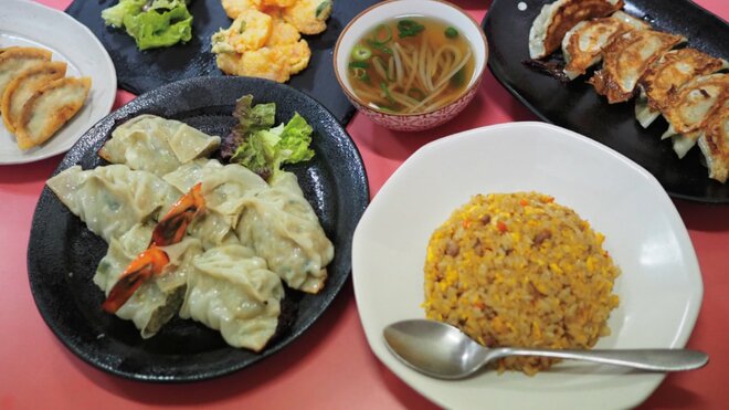 焼きめし 980円、海王餃子2尾　2060円、海鮮トリオ餃子　1030円ほか