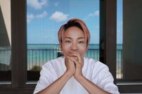 「映画のワンシーンみたい」人気双子タレントが婚約発表　プロポーズ写真にダイヤびっしり指輪も公開