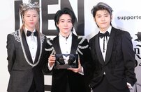 「後ろに…怖い」ミセス公式“線香花火チャレンジ”動画が沸騰「情報量が多い」