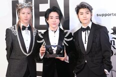 「後ろに…怖い」ミセス公式“線香花火チャレンジ”動画が沸騰「情報量が多い」