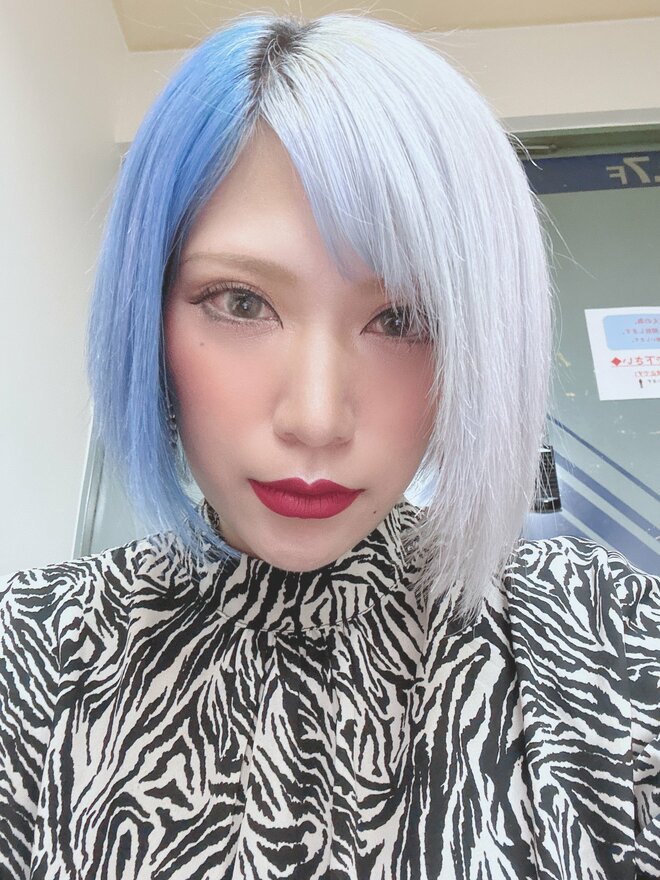 過去には「アナウンサーの竹内由恵に似てる」の声も…32歳ギャル芸人の黒髪“美人変身”が沸騰　佐久間宣行Pも「エース」と称賛の画像