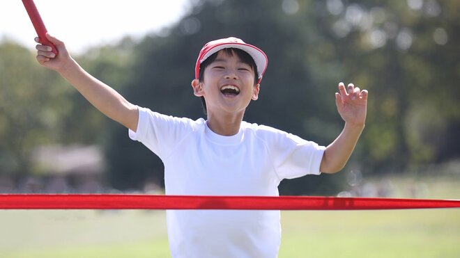 「履いてるだけで速くなる」小学生の最強靴「瞬足」が大人に爆売れ　人気の理由をメーカー担当者が分析の画像