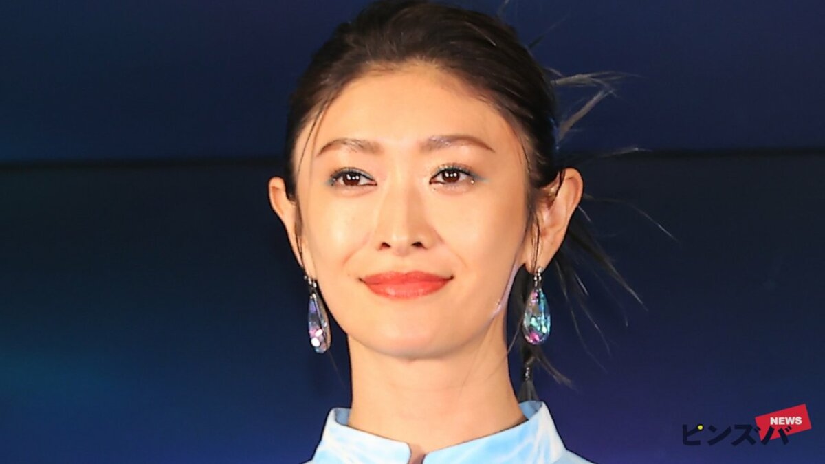 エルサに見える」山田優・41歳、“体の半分超”足長シルエットが白銀に