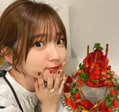 「まっっっじでかわいい」サッカー日本代表・田中碧と交際中の鈴木愛理、“大好きな人達と”ディズニー満喫ショット公開！「だいぶ可愛すぎて頭が追いつかない」