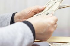 実は「1000万ある」お金の秘密多数、20～40代既婚男性が「妻に秘密にしていること」【トップ4】