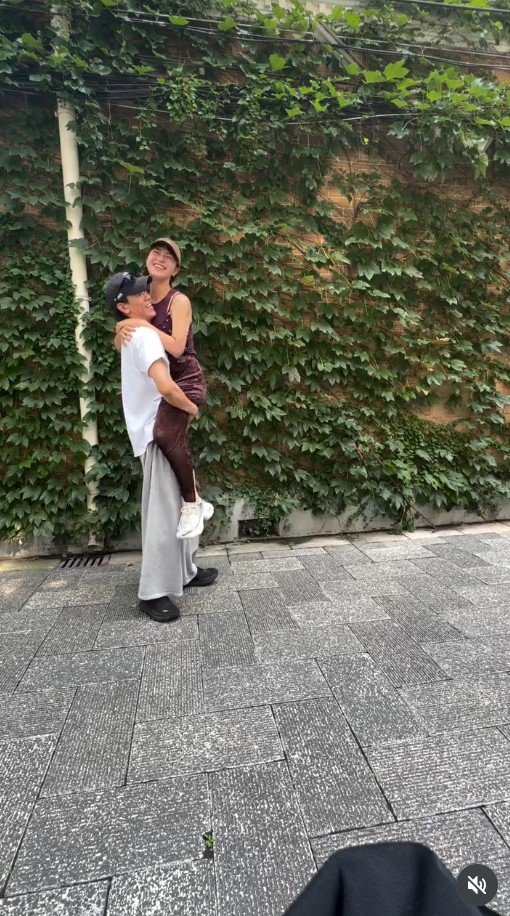 村上佳菜子、“遠距離結婚”の夫との再会にデレデレ…顔出し公開 「愛が足りない」不満を漏らしていた過去もの画像