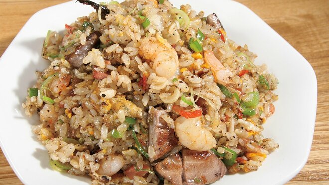 【東京・渋谷】鉄板で作る“海老油海鮮チャーハン”　「鶏汽爽惣」の自家製海老油のコクが生きる一皿の画像