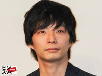 「こんな源さん見たことがない」星野源、メンズメイク＆ちょい悪ポーズの激変姿に「なんかゾクゾクする」の声