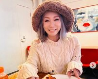 「3人並ぶと改めて素敵」倖田來未、イケメン夫＆長男と仲良し家族ショット公開！米人気アーティストが描いた似顔絵にも反響