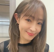 「最強最美のママタレ」別人級美人化で話題の大沢あかねがまた激変 ミルクティヘアの近影に「寝れんくらい可愛い」の声