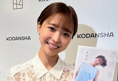 「細すぎて心配」「足細くないですか？」の声も…渡邊渚、丸メガネ→デニム→黒ストッキングの“私服3変化”でガラリ