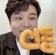 「大丈夫？」SUPER JUNIOR シンドンの“激ヤセ”近影に心配の声も…ほっそり“ふくらはぎ”に驚き「脚がお箸…」