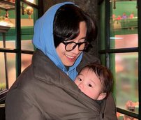 「パパに似てきましたかね？」YouTuberカノックスターの妻、娘の1歳誕生日で記念写真公開「本当エンジェル」