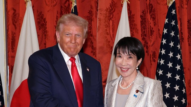 アメリカ・トランプ大統領（左）、高市早苗首相