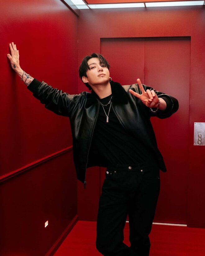 「刺激強すぎる」BTSジョングク、“カラフルタトゥーびっしり”の『カルバン・クライン』オフショが沸騰の画像