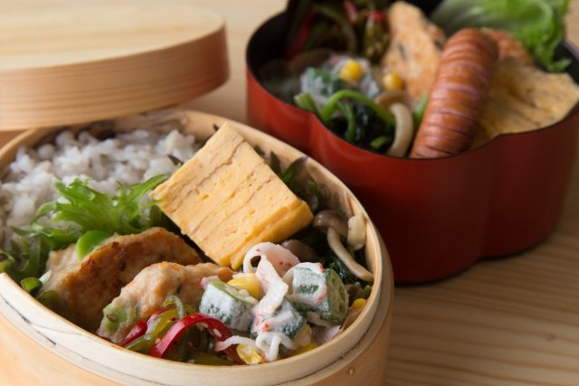 「一緒にランチ」という陽キャより多かったのは？10～30代男女が「初対面の人と打ち解けるためにしていること」【第4位以下】の画像