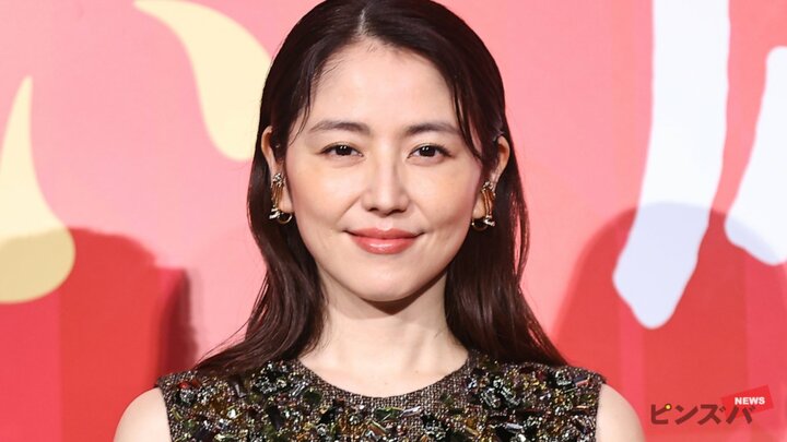 「スタイルが神」長澤まさみ、スラリ脚際立つ斬新ショットが沸騰　元日結婚で長期休業報道も…輝く存在感 