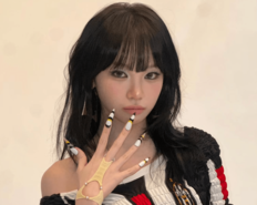 「男前すぎる」LE SSERAFIMチェウォン、プリンセスドレスで“豪快座り”　意外すぎるギャップ姿に反響