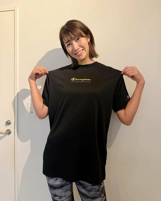 「痩せましたよね？」WEST.桐山照史の妻・狩野舞子、スラリ脚＆細見えニットのイメチェン姿に反響「かわいい」の画像