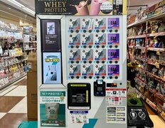 ドン・キホーテが"1杯100円のプロテイン自販機"を設置　「店舗数拡大」広報担当が明かした反響と今後の展開